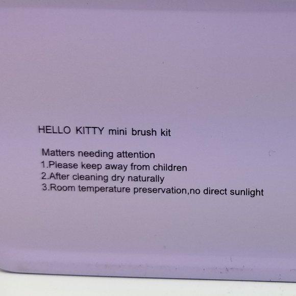 Hello Kitty Girls Brush make up set with purple tin - Picture 6 of 10